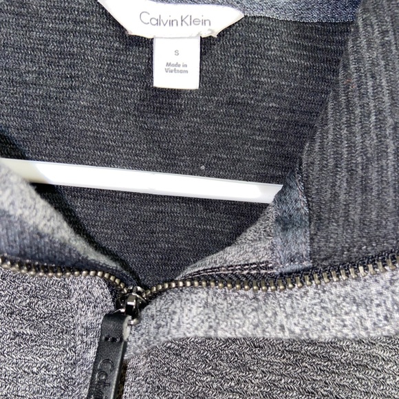 Calvin Klein grey woven 1/4 zip jacket - Picture 4 of 4